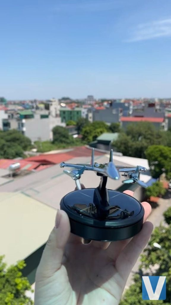 Mô hình máy bay năng lượng mặt trời trang trí taplo